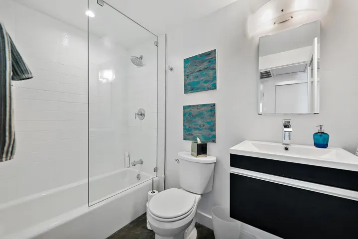 065 HALL BATH