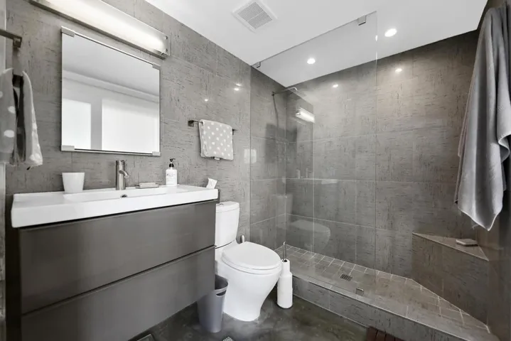 048 PRIMARY BATH
