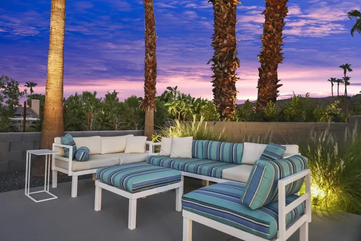 074 SPA SITTING AREA NIGHT