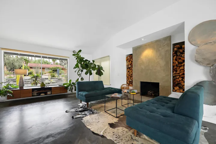 027 LIVING ROOM