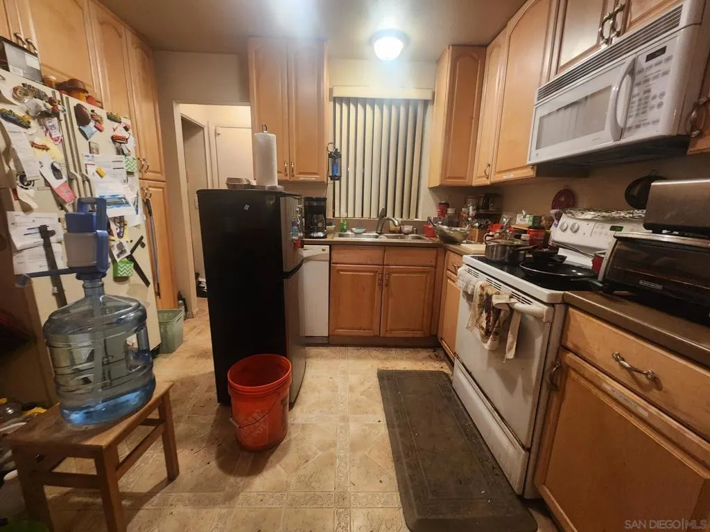 6197 Daisy Pl, San Diego, California 92114 home-pic-3