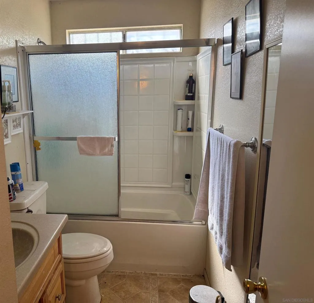 6197 Daisy Pl, San Diego, California 92114 home-pic-5