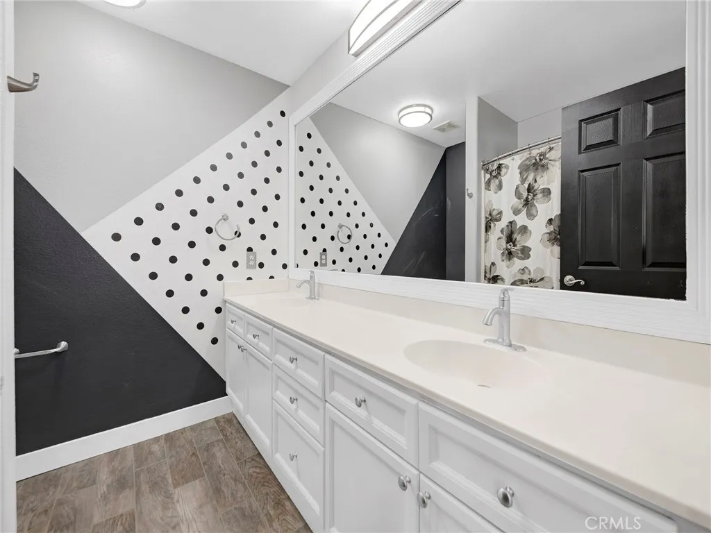 27626 Iris Place, Castaic, California 91384 home-pic-23