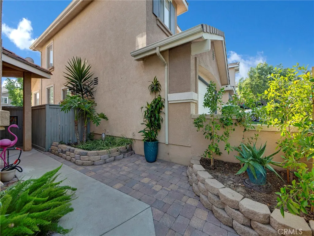 27626 Iris Place, Castaic, California 91384 home-pic-3