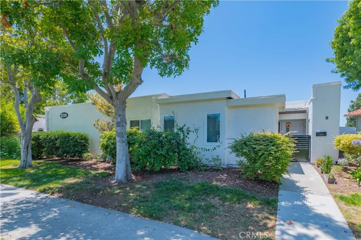 2206 Via Mariposa E B, Laguna Woods, California 92637
