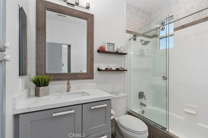 En-suite secondary bathroom