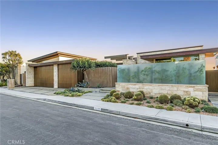 1231 Dolphin, Corona Del Mar, California 92625