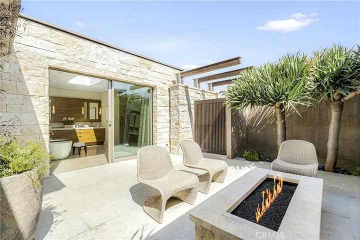 1231 Dolphin, Corona Del Mar, California 92625