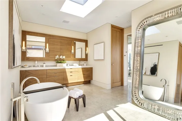 1231 Dolphin, Corona Del Mar, California 92625