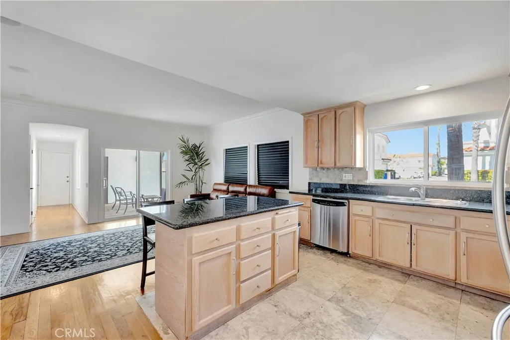 1219 Delaware Street, Huntington Beach, California 92648 home-pic-11