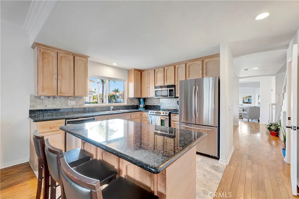 1219 Delaware Street, Huntington Beach, California 92648 home-pic-4