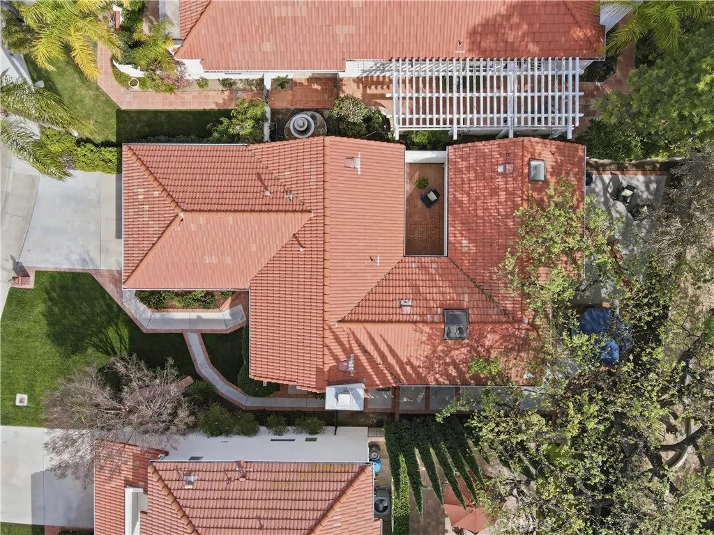 26352 Ivrea, Valencia, California 91355 home-pic-31