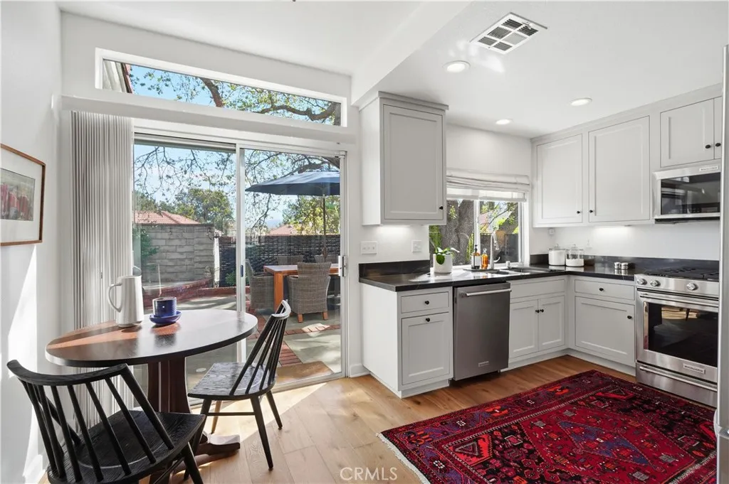 26352 Ivrea, Valencia, California 91355 home-pic-12