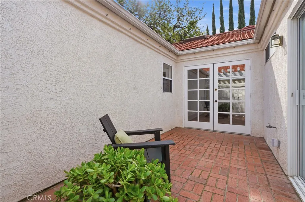 26352 Ivrea, Valencia, California 91355 home-pic-23