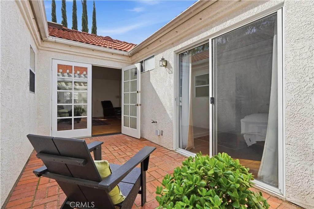 26352 Ivrea, Valencia, California 91355 home-pic-22