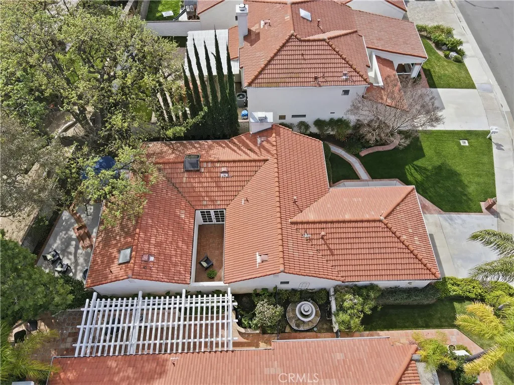 26352 Ivrea, Valencia, California 91355 home-pic-30