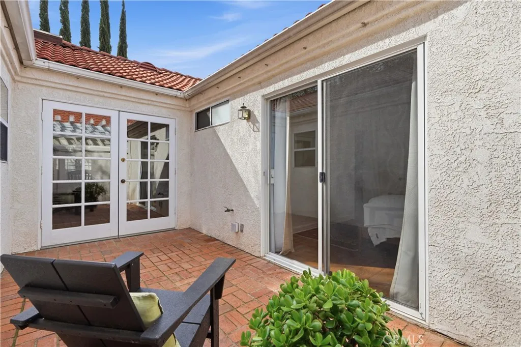 26352 Ivrea, Valencia, California 91355 home-pic-24