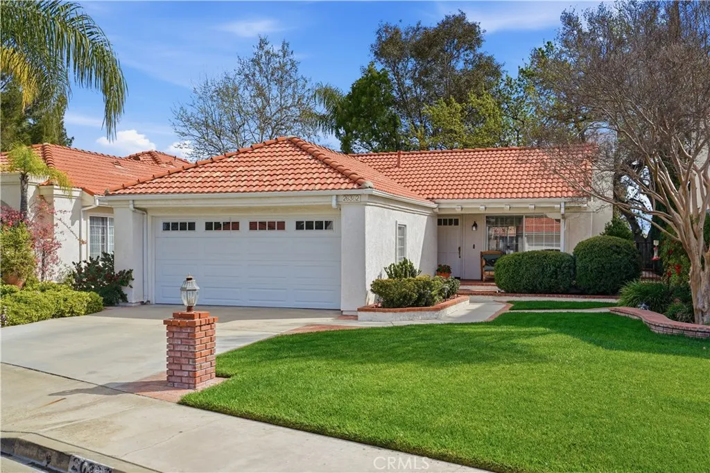 26352 Ivrea, Valencia, California 91355 home-pic-1