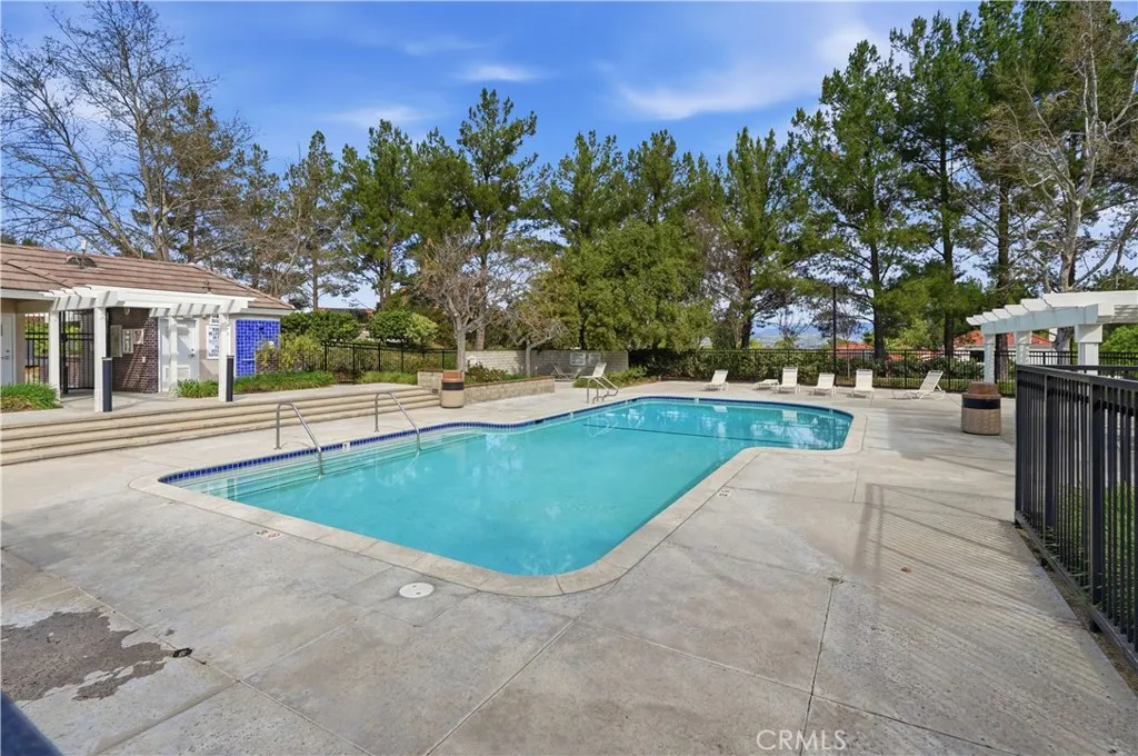 26352 Ivrea, Valencia, California 91355 home-pic-10