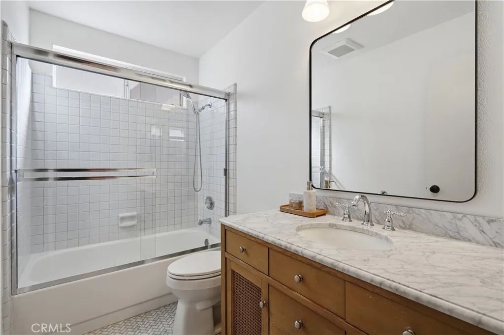 26352 Ivrea, Valencia, California 91355 home-pic-19