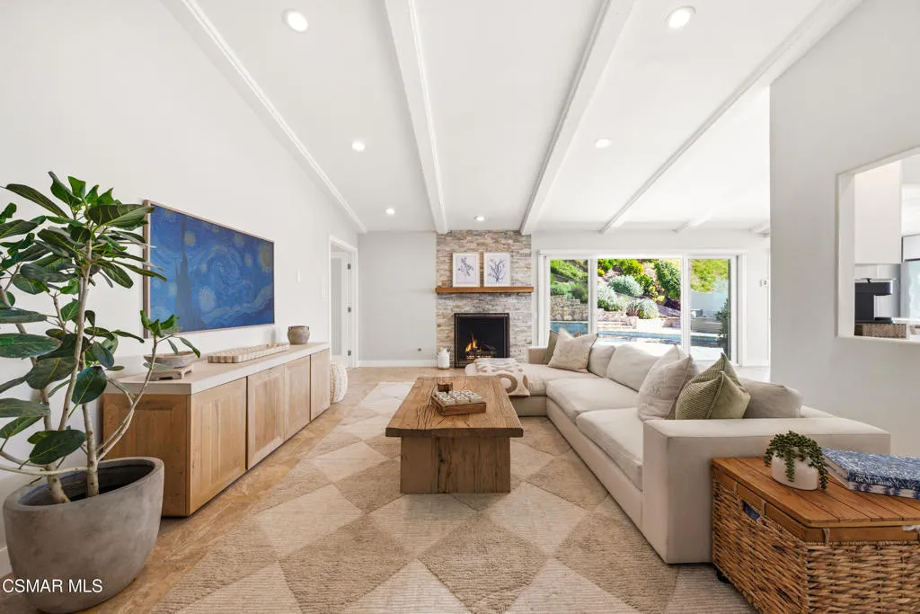 730 Creekmont Court, Ventura, California 93003 home-pic-6