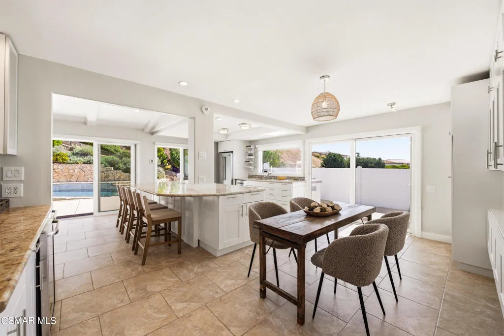 730 Creekmont Court, Ventura, California 93003 home-pic-16