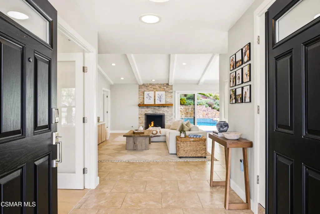 730 Creekmont Court, Ventura, California 93003 home-pic-10
