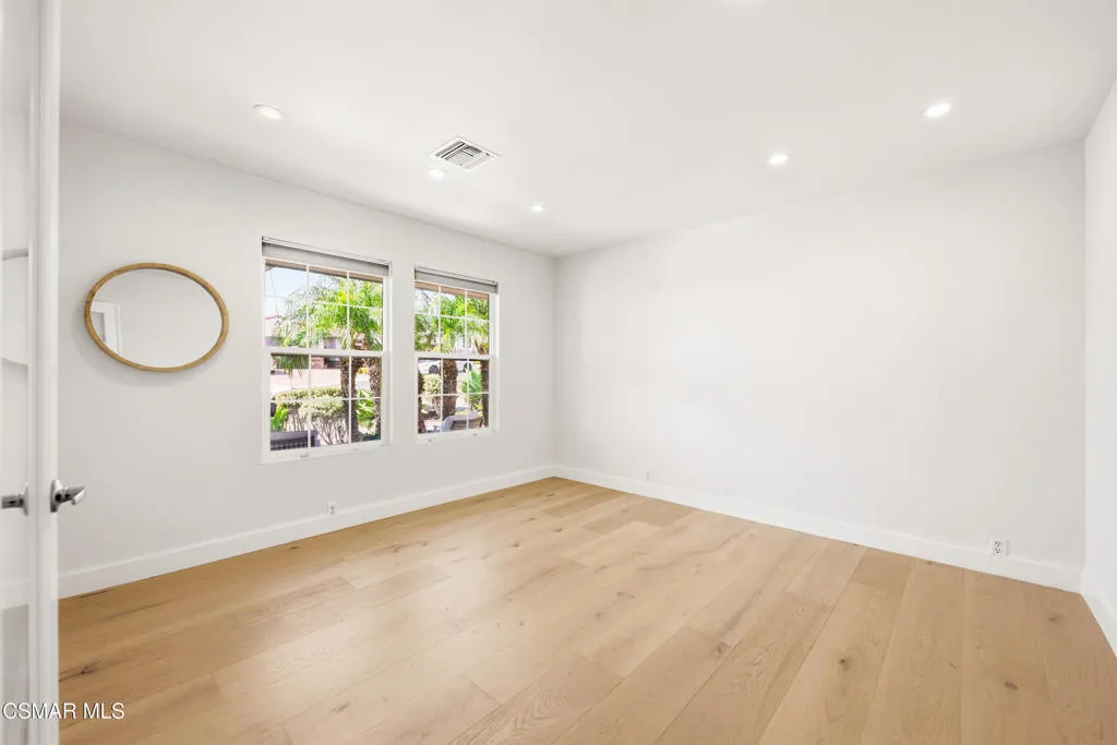 730 Creekmont Court, Ventura, California 93003 home-pic-32