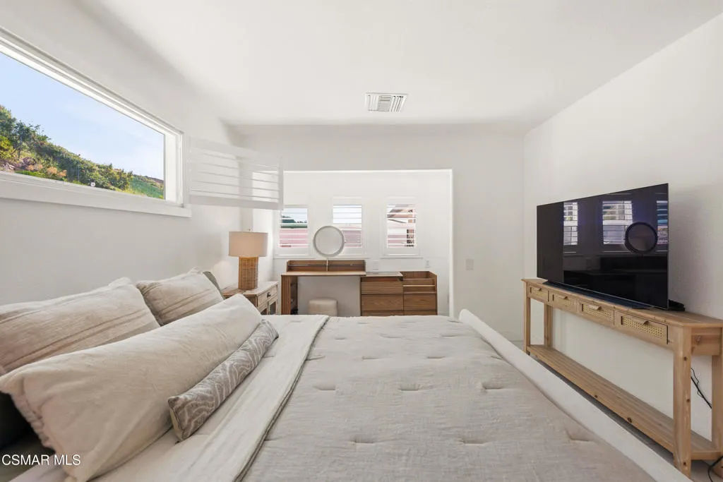 730 Creekmont Court, Ventura, California 93003 home-pic-22