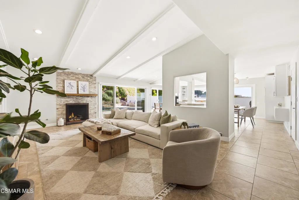 730 Creekmont Court, Ventura, California 93003 home-pic-13