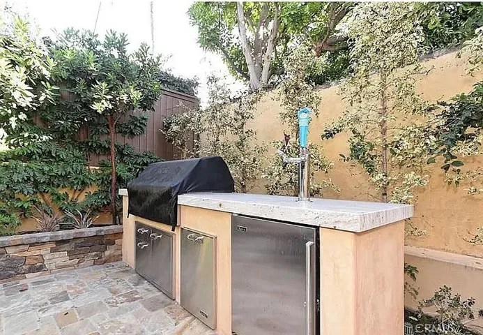 3200 Elm Avenue, Manhattan Beach, California 90266