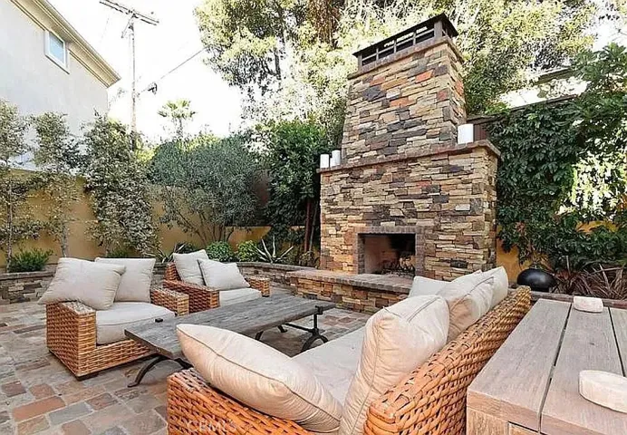 3200 Elm Avenue, Manhattan Beach, California 90266