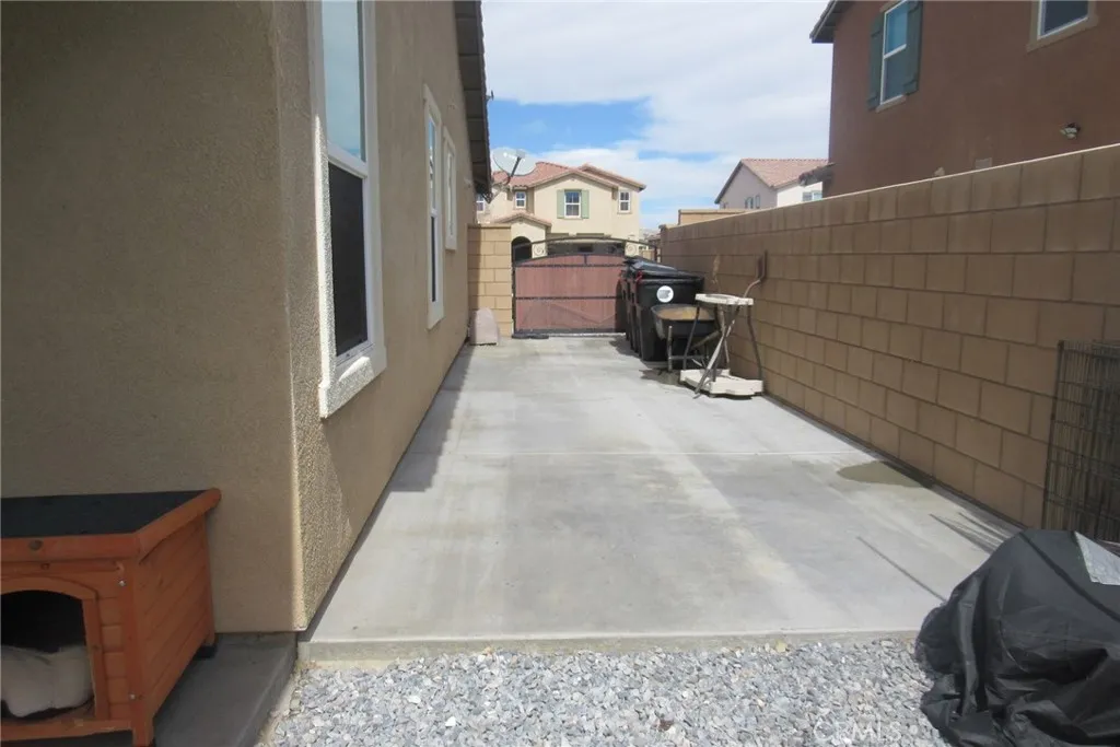 14369 Pioneer Way, Victorville, California 92394 home-pic-24