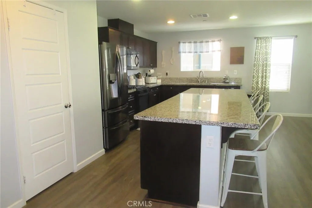 14369 Pioneer Way, Victorville, California 92394 home-pic-8