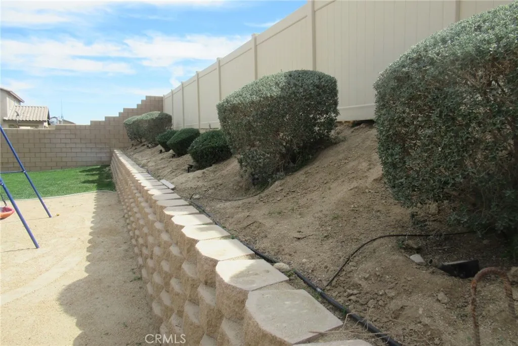 14369 Pioneer Way, Victorville, California 92394 home-pic-27