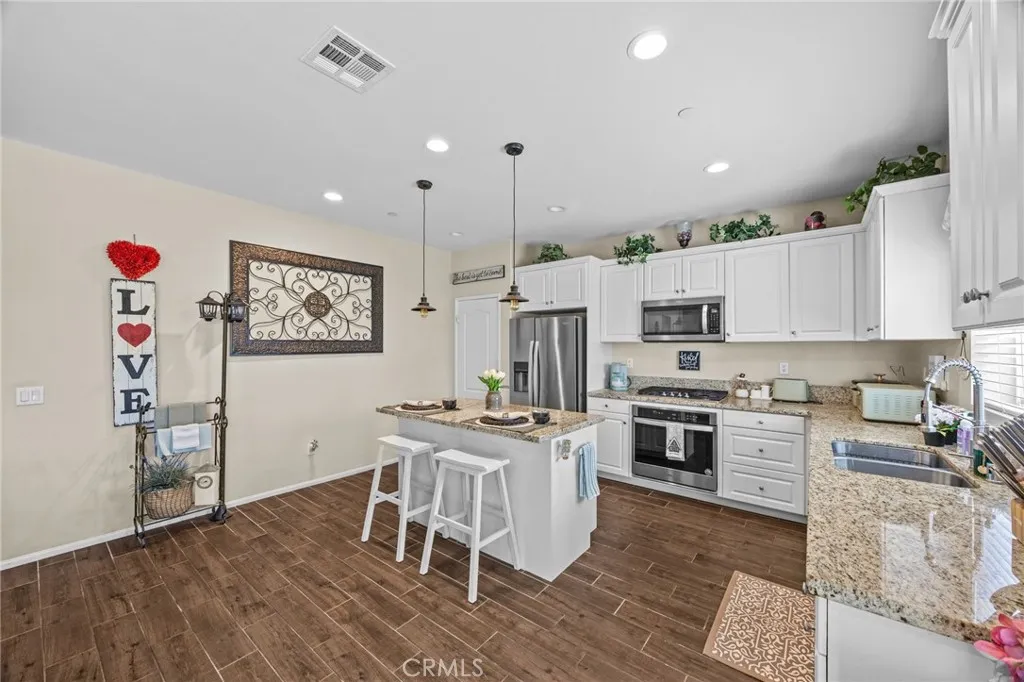 12054 Knight Court, Victorville, California 92392 home-pic-4