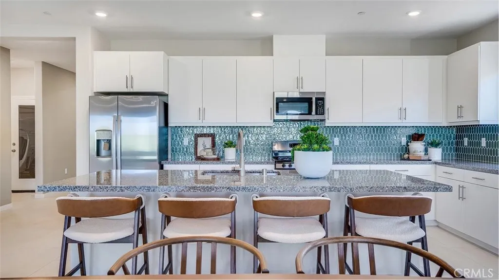 17561 Bassets Street, Hesperia, California 92345 home-pic-2