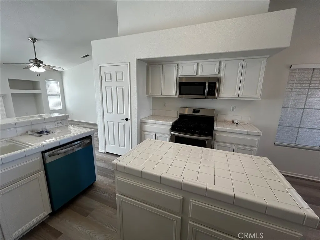 36996 Pomerol Loop, Winchester, California 92596 home-pic-8