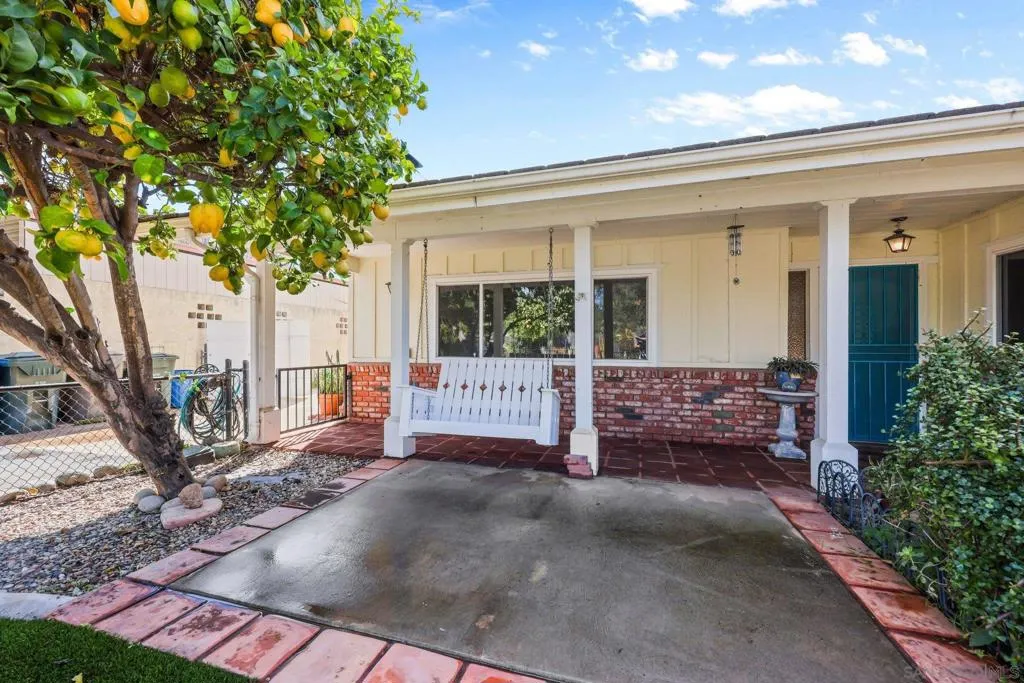 741 Rossiter Lane, Fallbrook, California 92028 home-pic-4