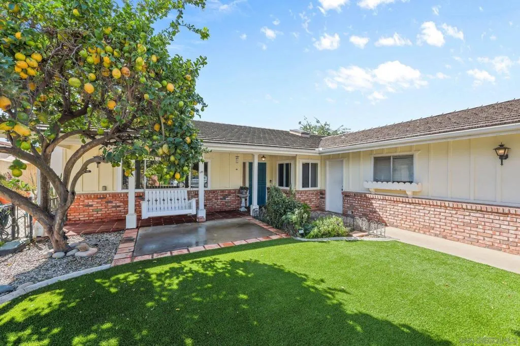 741 Rossiter Lane, Fallbrook, California 92028 home-pic-1