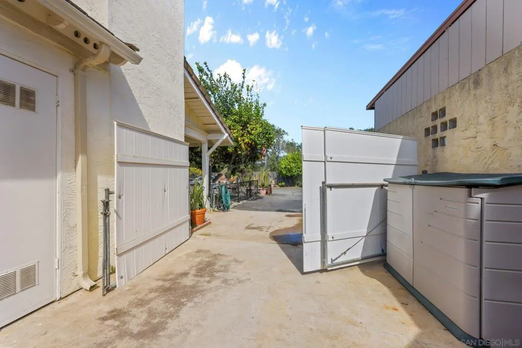 741 Rossiter Lane, Fallbrook, California 92028 home-pic-42