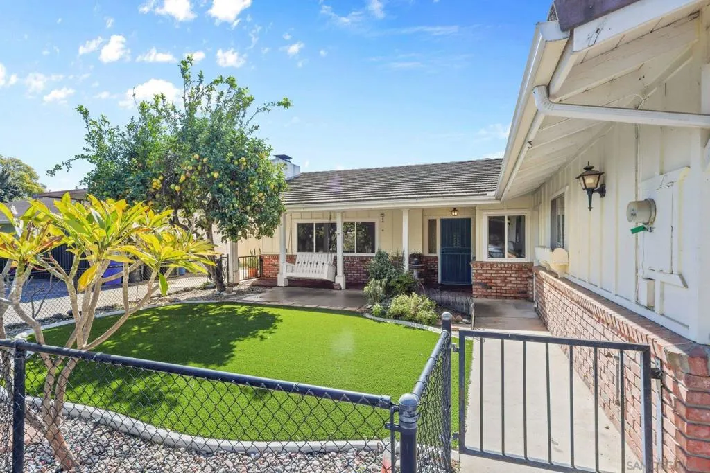 741 Rossiter Lane, Fallbrook, California 92028 home-pic-3