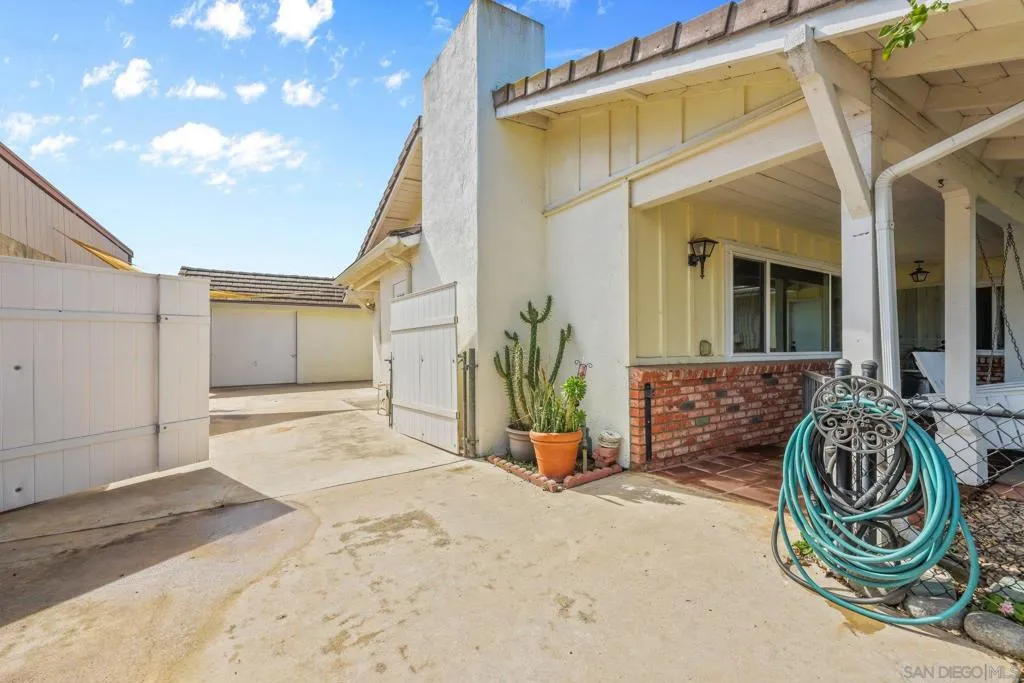 741 Rossiter Lane, Fallbrook, California 92028 home-pic-43