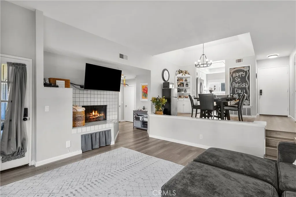 3264 Darby, Simi Valley, California 93063 home-pic-16