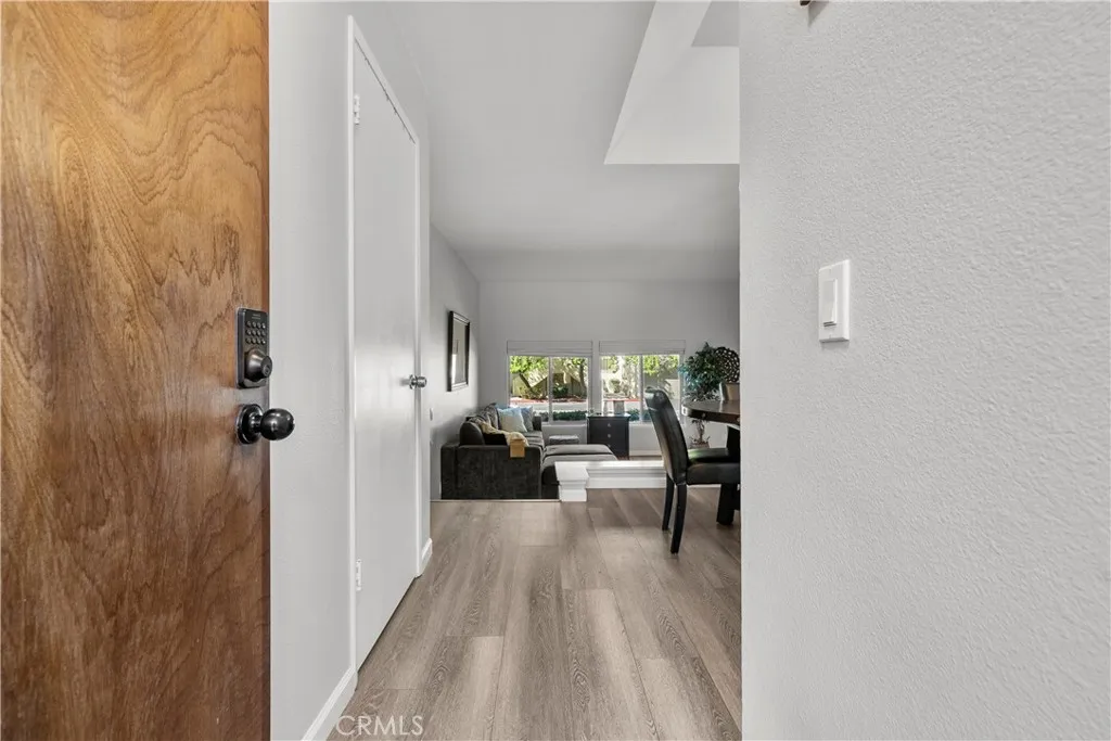 3264 Darby, Simi Valley, California 93063 home-pic-4