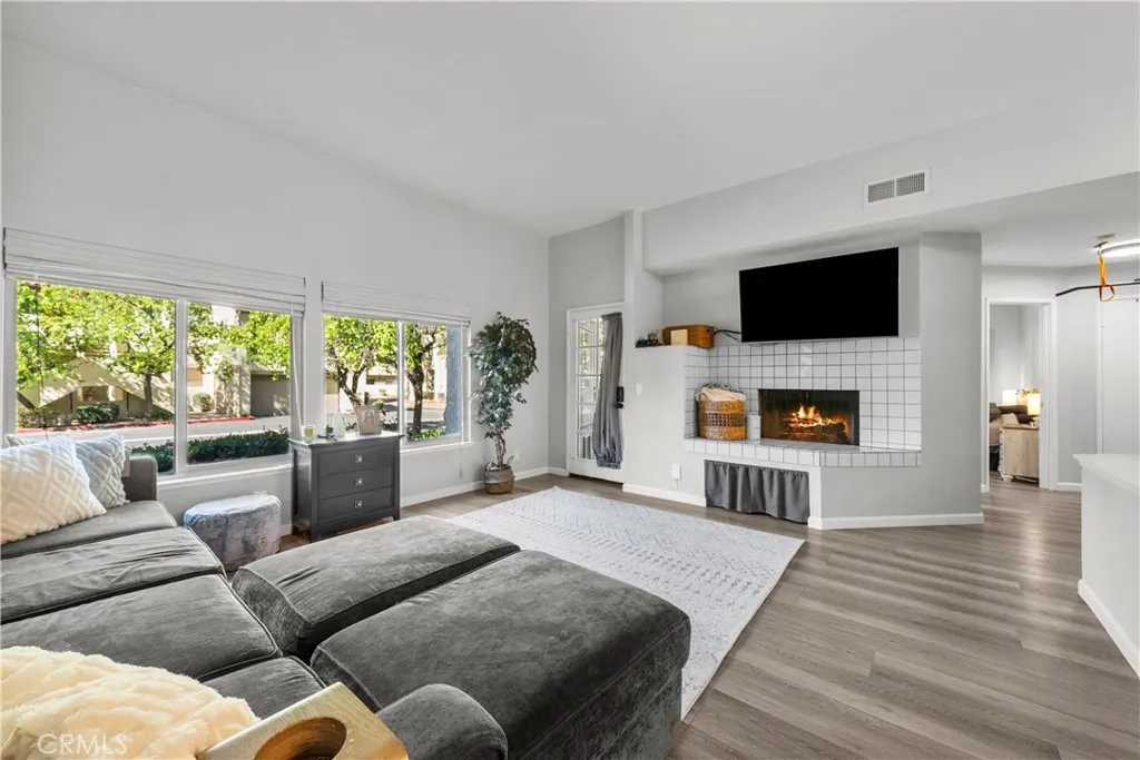 3264 Darby, Simi Valley, California 93063 home-pic-13