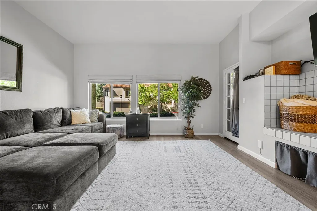 3264 Darby, Simi Valley, California 93063 home-pic-14