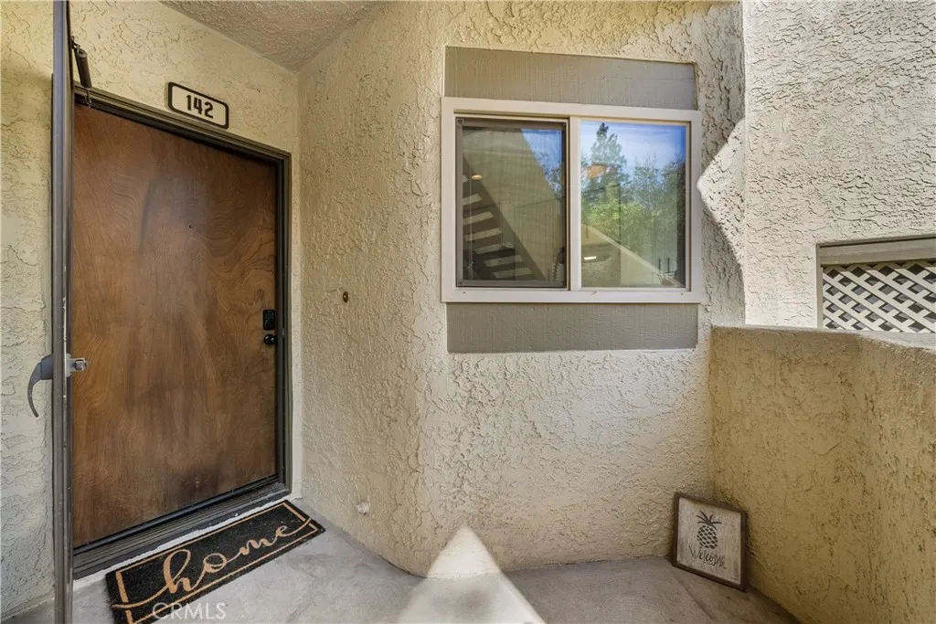 3264 Darby, Simi Valley, California 93063 home-pic-3