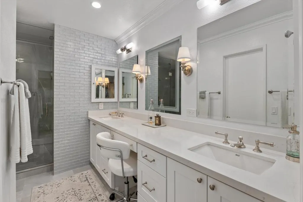 Primary En-suite Bath
