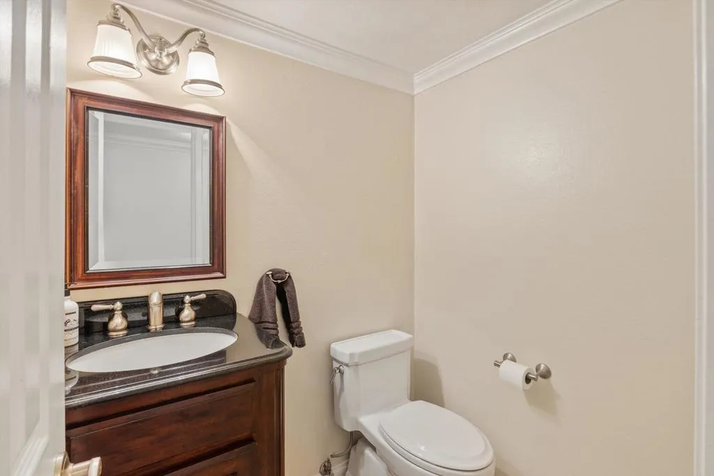 1/2 Bath (down)
